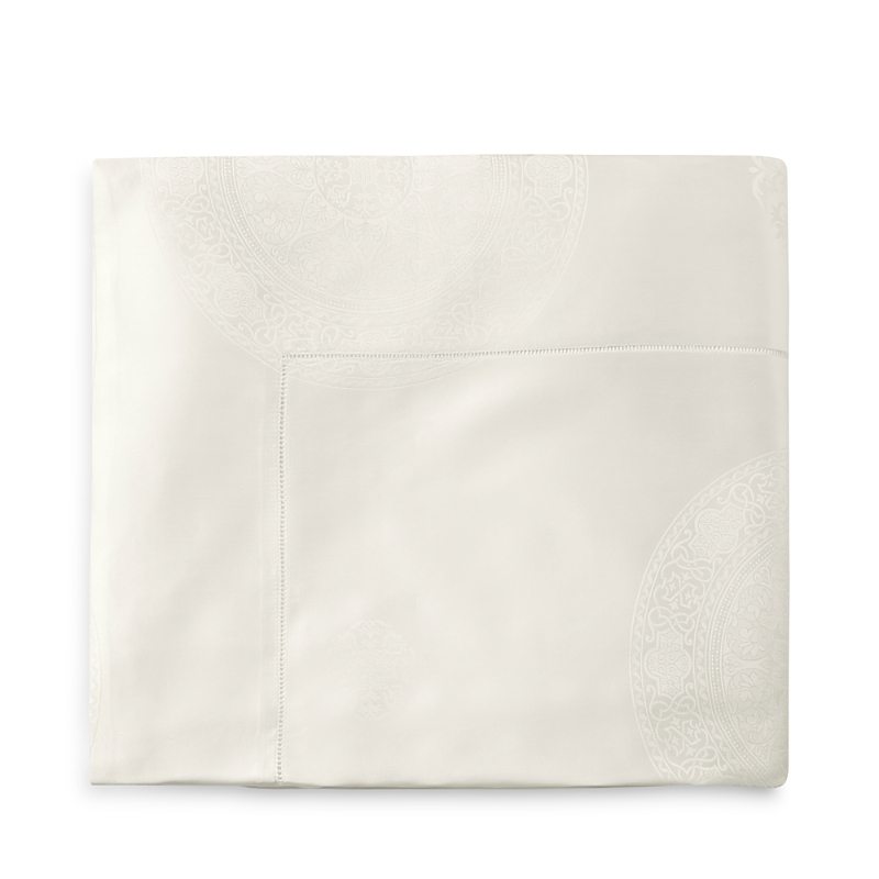 Sferra Giza 45 Medallion Queen-size Fitted Sheet In Ivory