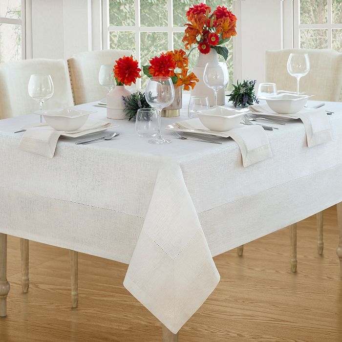 Villeroy & Boch New Wave Tablecloth, 90 Round In White/gold