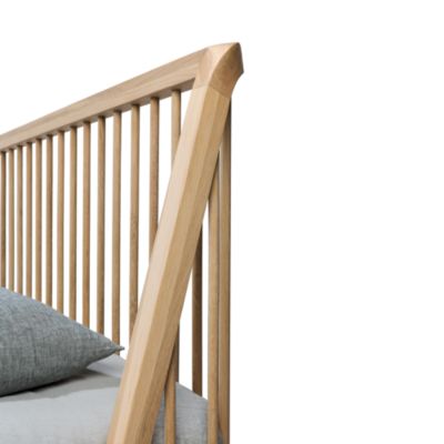 Spindle Queen Bed, Oak