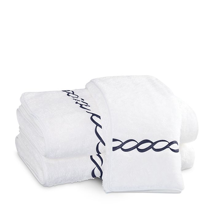 Matouk Classic Chain Milagro Fingertip Towel - 100% Exclusive In White/navy