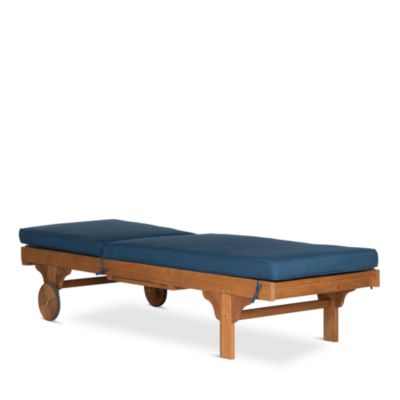 Newport Chaise Lounge Chair With Side Table