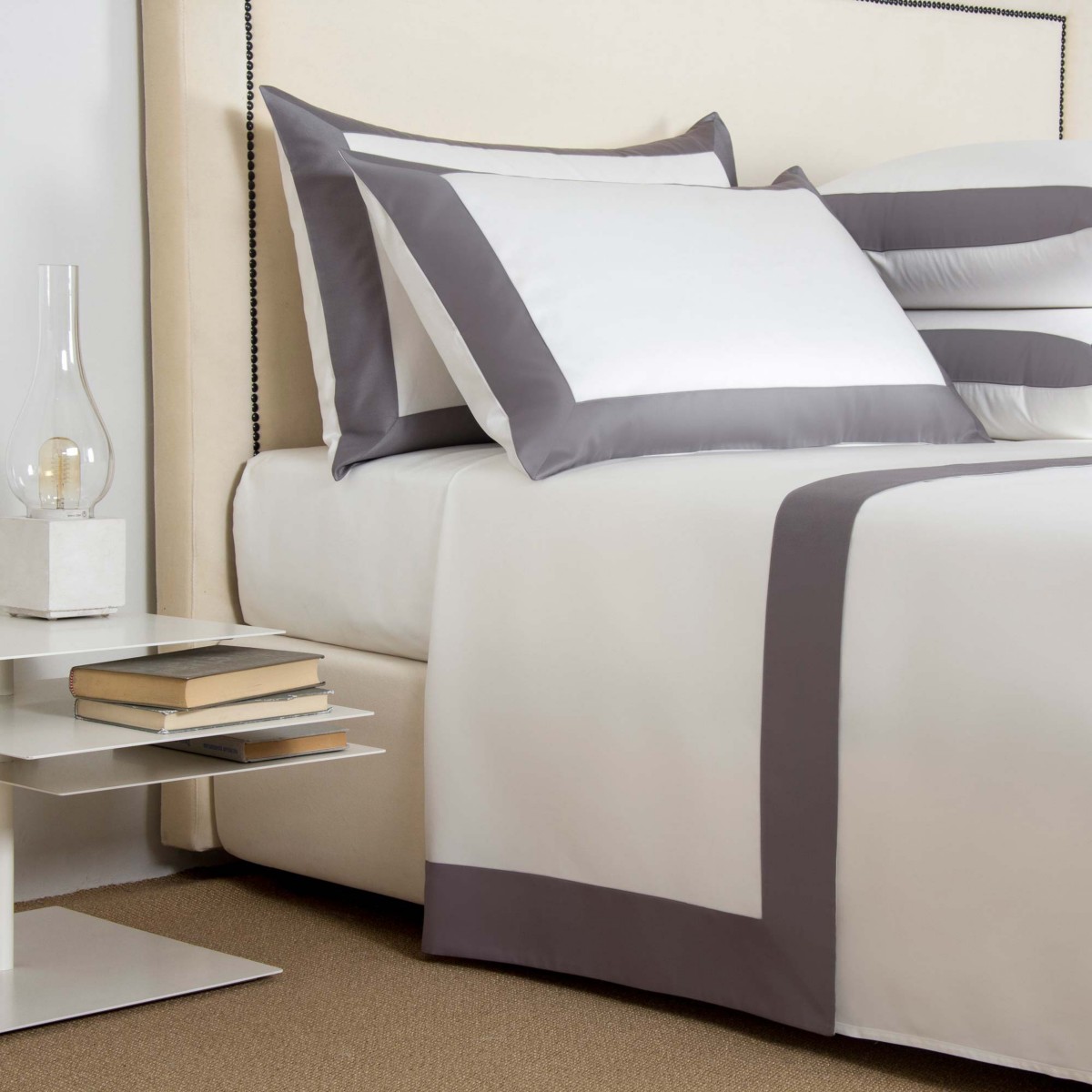Frette Bold Sheet Set, King in Milk/Slate Gray