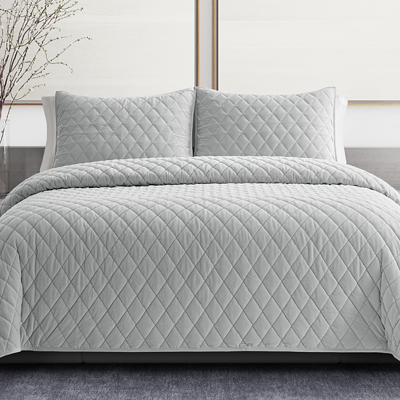 Vera Wang Diamond Velvet Queen Quilt Sham Set Bedding In Silver