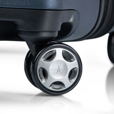 Medium Check-In Expandable Spinner Suitcase 