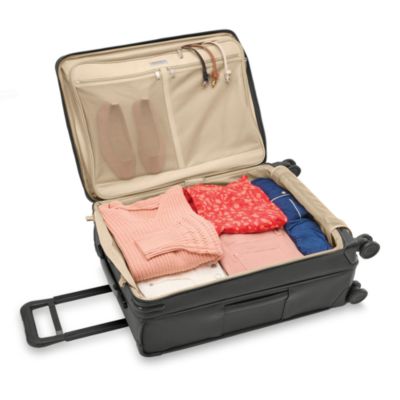 Baseline Medium Expandable Spinner Suitcase