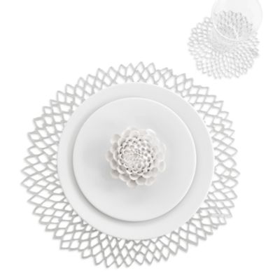 Dahlia Pressed Vinyl Round Placemat