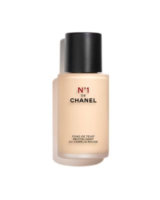 CHANEL - N&deg;1 DE CHANEL REVITALIZING FOUNDATION Illuminates - Moisturizes - Protects