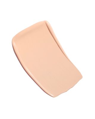 N&deg;1 DE CHANEL REVITALIZING FOUNDATION Illuminates - Moisturizes - Protects