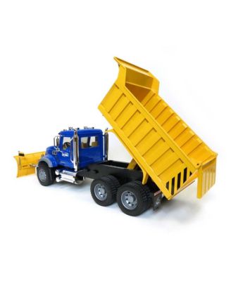  1/16th Mack Granite Dump Truck with Snow Plow and Flashing Lights 2-7 - Ages 5-7
