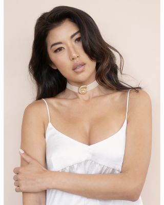 Swirled Shell Pendant Velvet Choker, 12"