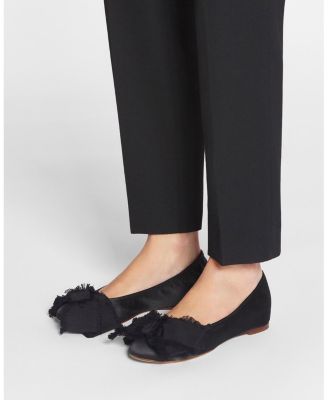 Women&#39;s Ballerina Flat with A Satin Bow