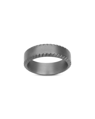 Men&#39;s Ring with a Bezel Coin Edge in Gray Tantalum