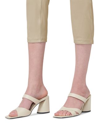 High Rise Ultra Soft Denim Capri Leggings in Medium Wash