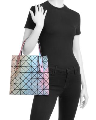 トートバッグ BAOBAO ISSEY MIYAKE 'Illusion' shopping bag BAO BAO ISSEY MIYAKE Illusion Tote Bag – MoMA Design Store