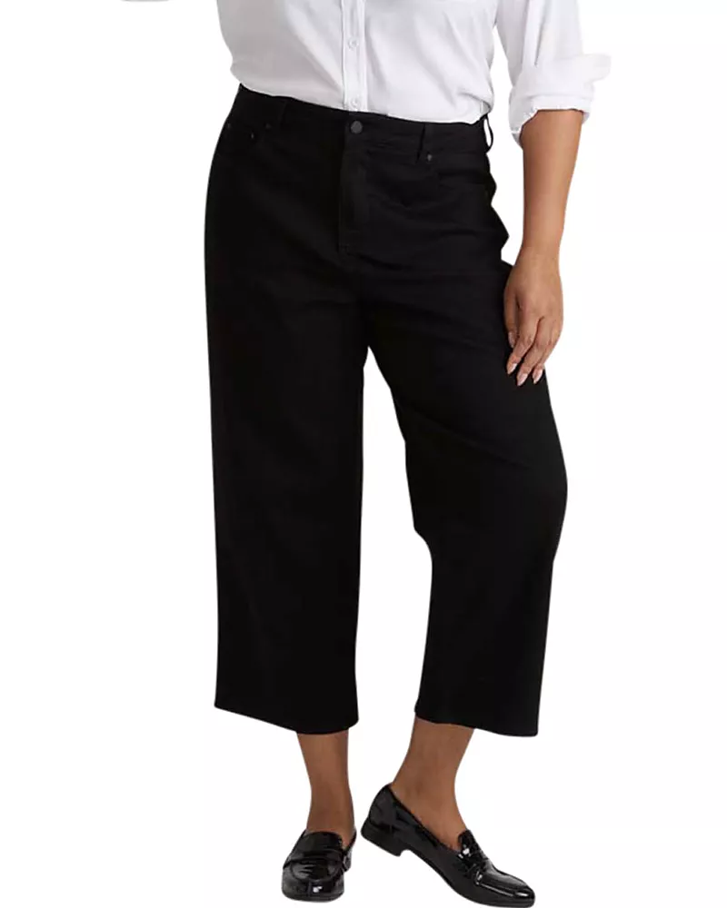 Universal Standard Womens Plus Bae Boyfriend Crop Jeans in Black Wash