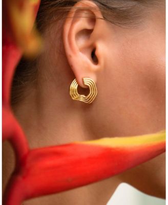 Nara Wave Stud Earrings