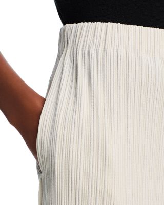 Pliss&eacute; Ankle Pants