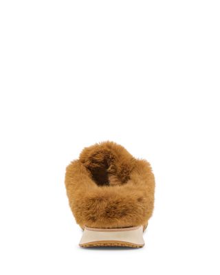 Women&#39;s Izzey Plush Sneakers