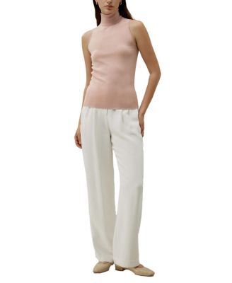 Minimalist Sleeveless Turtleneck Top