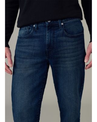 Straight Leg Jeans in Agoura