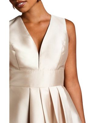  Sleeveless Plunge Waterfall Maxi Dress