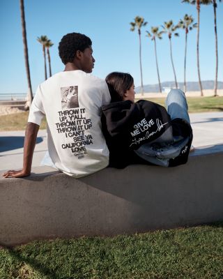 x Tupac "Throw it Up" Short Sleeve Tee