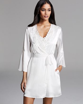 Oscar de la Renta Pink Label Satin Charmeuse Short Robe ...