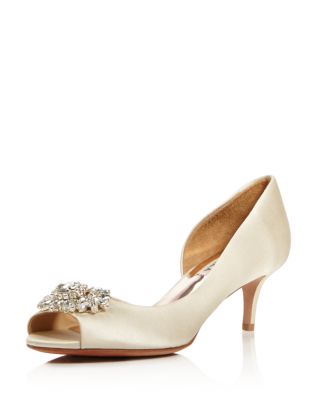 badgley mischka pepper peep toe pump