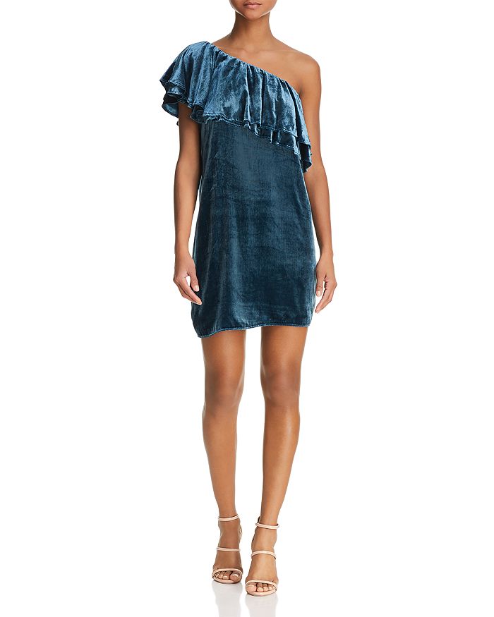 Wayf deals velvet dress