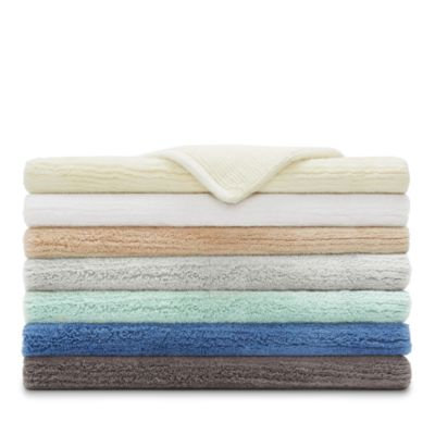 modern bathroom rugs and towels