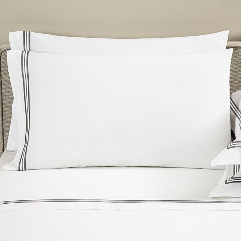 Frette Triplo Poplin Pillowcase, Standard In White/slate Gray