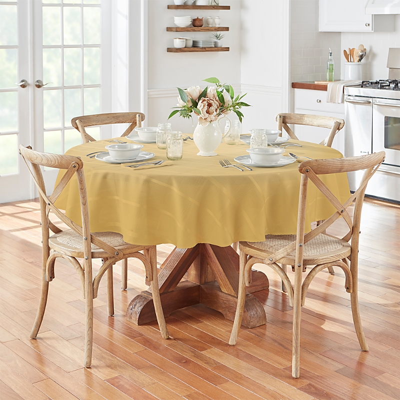 ELRENE HOME FASHIONS ELRENE ELEGANCE PLAID JACQUARD ROUND TABLECLOTH, 70 X 70
