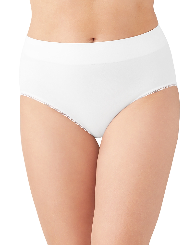 Wacoal Feeling Flexible Seamless Brief In White