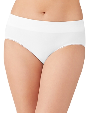Wacoal Feeling Flexible Seamless Hipster In White