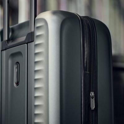 Airox Advanced Medium Spinner Suitcase