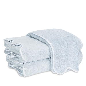 Matouk Cairo Scallop Guest Towel In Light Blue/white