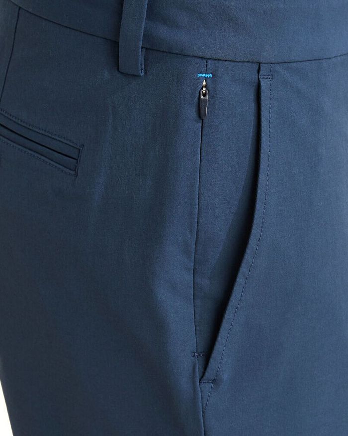 Vineyard Vines 7 On The Go Shorts In Navy