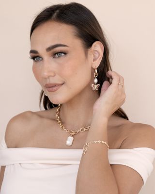 Mother Of Pearl Chain Link Pendant Necklace in 18K Gold Plated, 17"