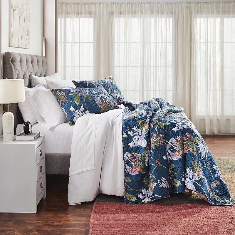 Amity Home Fitzgerald Quilt, King In Blue