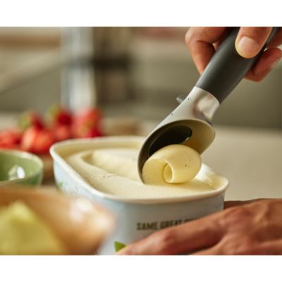 Elevate Ice Cream Scoop with Integrated Tool Rest
