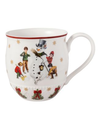 Toy's Fantasy Mug: Building a Snowman