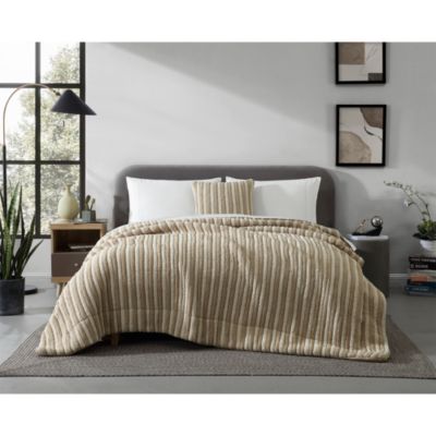 Snug Piped Comforter, Queen