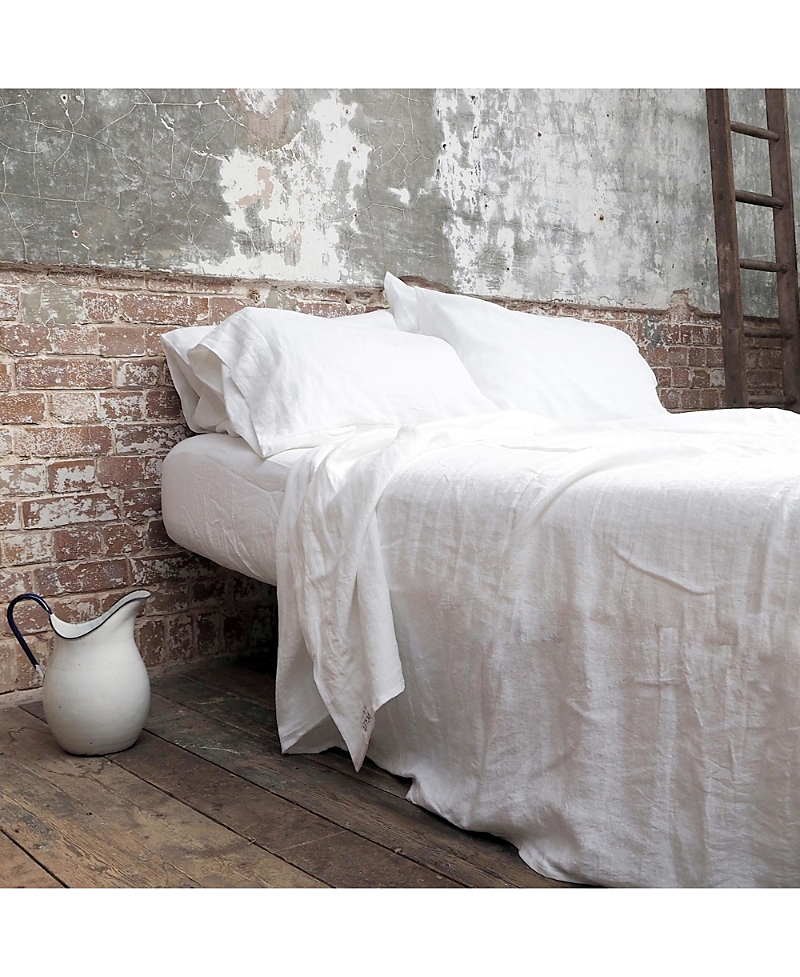 Piglet In Bed Linen Fitted Sheet, King In White