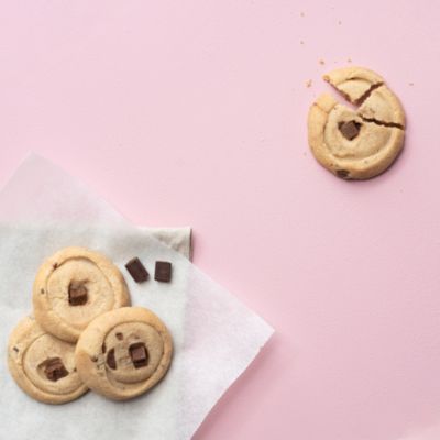 2 Quart Cookie Jar with 42 Shortbread Cookies, Chocolate Crunch