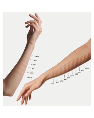 N&deg;1 DE CHANEL REVITALIZING FOUNDATION Illuminates - Moisturizes - Protects