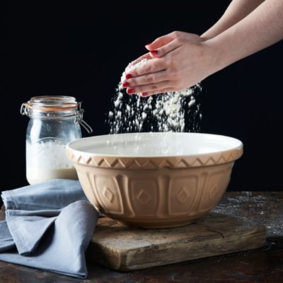 Set of 2 Mixing bowls + Batter Bowl Set