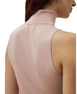 Minimalist Sleeveless Turtleneck Top