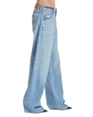Mid Waist Relaxed Curve Jeans in Light Blue