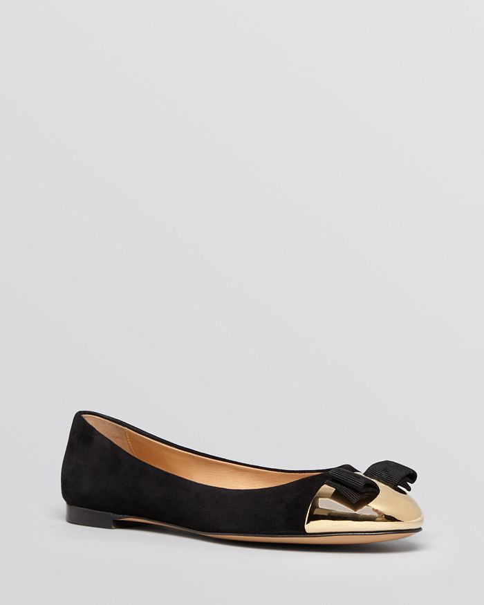 Metal cap outlet toe flats