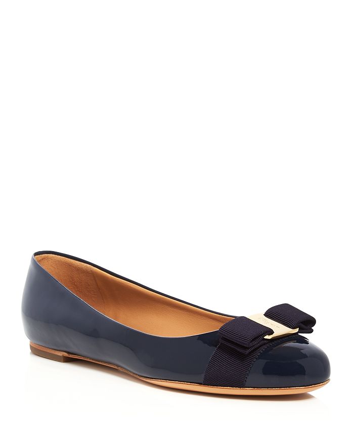 Ferragamo Varina Bow-embellished Patent-leather Ballet Flats In Oxford Blue/gold
